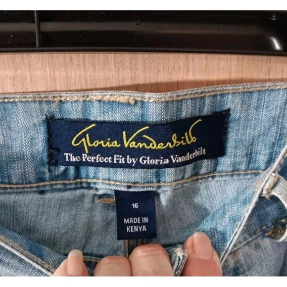 Gloria Vanderbilt Denim Capris with Floral Hem - Picture 4 of 8